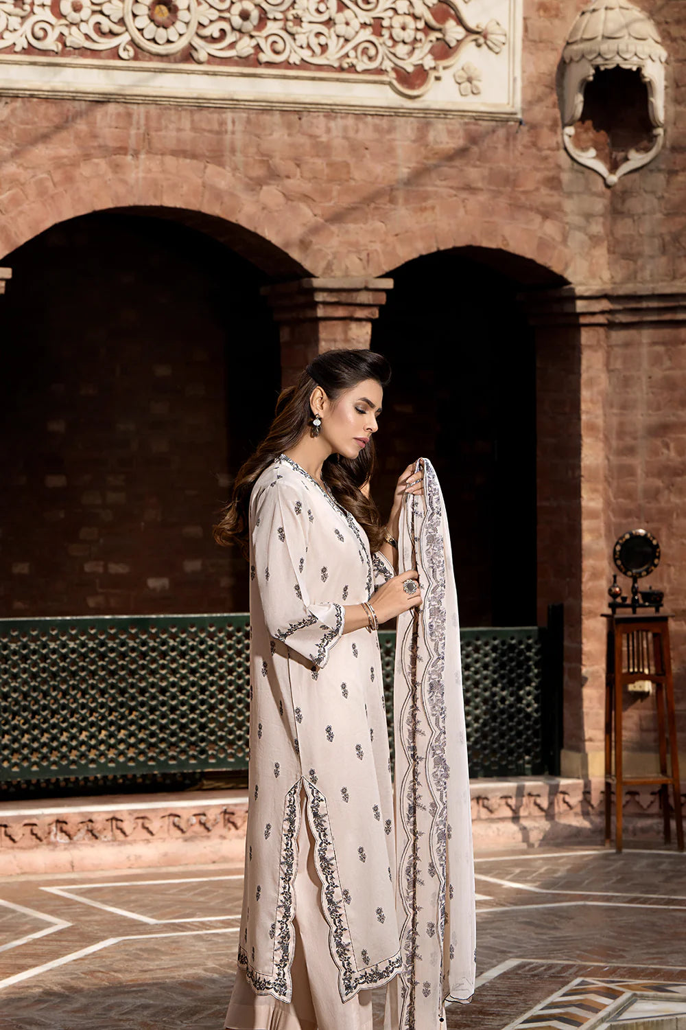 Skin color printed suit